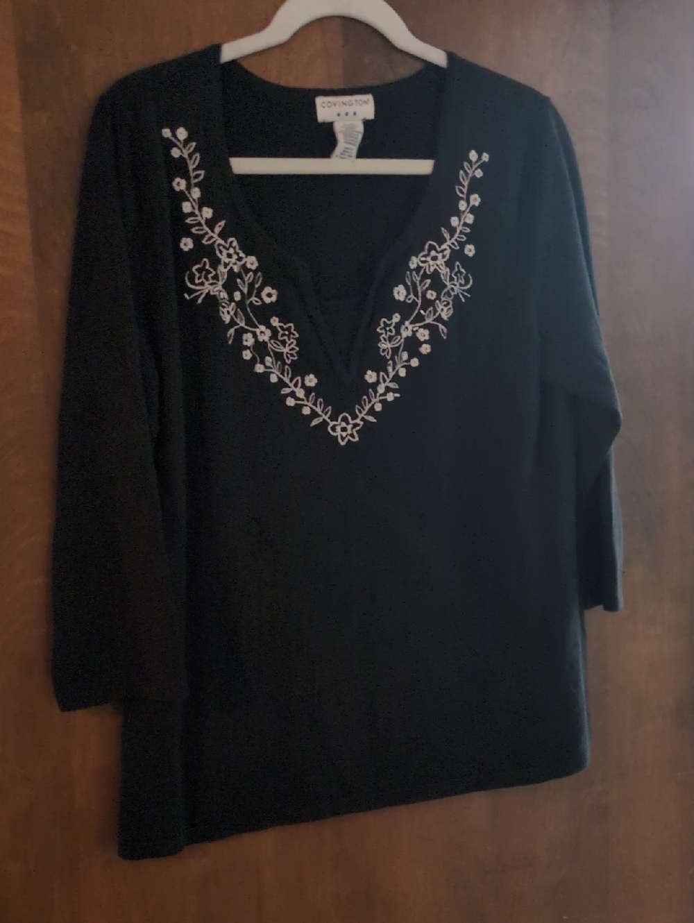 Covington Black Top with White Floral V-Neck Embroidery